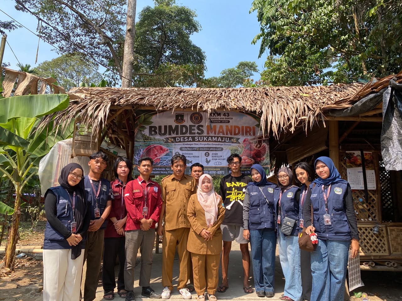 Kunjungan dan Pemasangan Banner BUMDes Mandiri Desa Sukamaju oleh KKM 43 Universitas Bina Bangsa